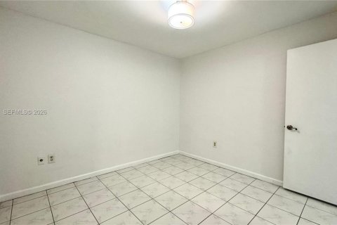 Снять в аренду кондоминиум в Майами-Бич, Флорида 2 спальни, 82.4м2, № 2056115 - фото 23