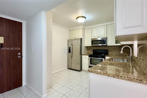 Снять в аренду кондоминиум в Майами-Бич, Флорида 2 спальни, 82.4м2, № 2056115 - фото 15