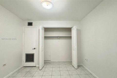 Снять в аренду кондоминиум в Майами-Бич, Флорида 2 спальни, 82.4м2, № 2056115 - фото 25