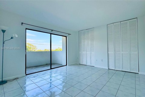 Снять в аренду кондоминиум в Майами-Бич, Флорида 2 спальни, 82.4м2, № 2056115 - фото 8