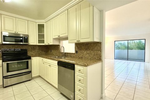 Снять в аренду кондоминиум в Майами-Бич, Флорида 2 спальни, 82.4м2, № 2056115 - фото 17