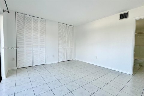 Снять в аренду кондоминиум в Майами-Бич, Флорида 2 спальни, 82.4м2, № 2056115 - фото 9