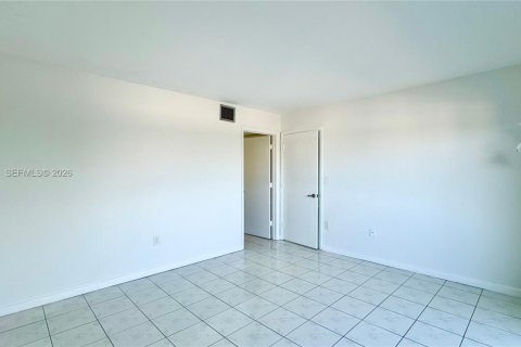 Снять в аренду кондоминиум в Майами-Бич, Флорида 2 спальни, 82.4м2, № 2056115 - фото 11