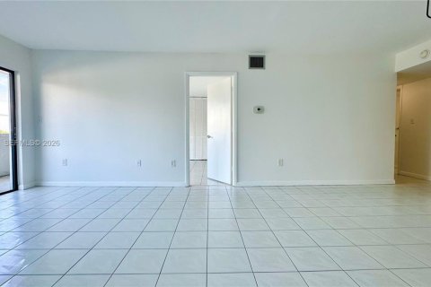 Снять в аренду кондоминиум в Майами-Бич, Флорида 2 спальни, 82.4м2, № 2056115 - фото 7