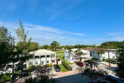 Снять в аренду кондоминиум в Майами-Бич, Флорида 2 спальни, 82.4м2, № 2056115 - фото 28