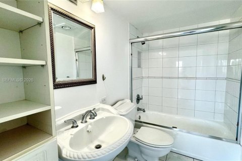 Снять в аренду кондоминиум в Майами-Бич, Флорида 2 спальни, 82.4м2, № 2056115 - фото 13