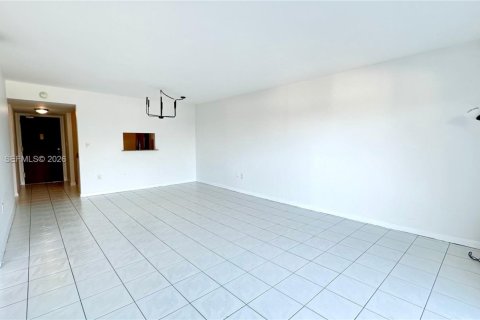 Снять в аренду кондоминиум в Майами-Бич, Флорида 2 спальни, 82.4м2, № 2056115 - фото 2