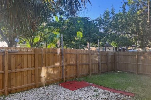 Touwnhouse à vendre à Homestead, Floride: 3 chambres, 120.77 m2 № 1964968 - photo 17