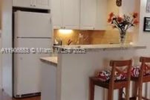 Condominio en venta en Miami, Florida, 1 dormitorio, 57.6 m2 № 2013358 - foto 6