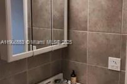 Condominio en venta en Miami, Florida, 1 dormitorio, 57.6 m2 № 2013358 - foto 9