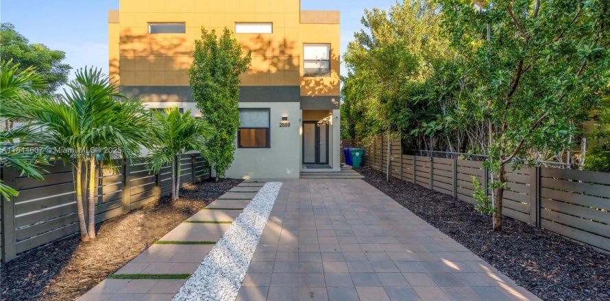 Коммерческая недвижимость в Майами, Флорида 464.51м2 № 2035699