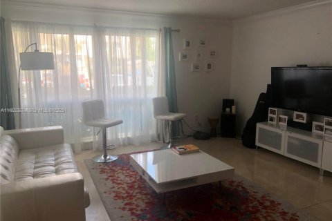 Condo in Bay Harbor Islands, Florida, 1 bedroom № 1984585 - photo 7