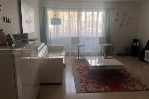 Condo in Bay Harbor Islands, Florida, 1 bedroom № 1984585 - photo 6