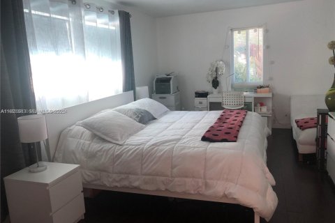 Condo in Bay Harbor Islands, Florida, 1 bedroom № 1984585 - photo 4