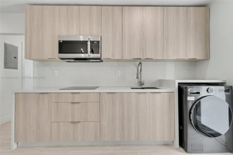 House in Dania Beach, Florida 2 bedrooms, 78.97 sq.m. № 2062693 - photo 11