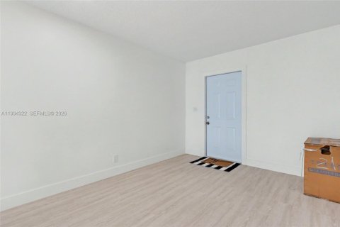 House in Dania Beach, Florida 2 bedrooms, 78.97 sq.m. № 2062693 - photo 9