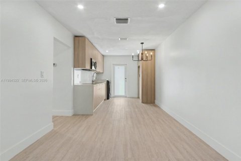 House in Dania Beach, Florida 2 bedrooms, 78.97 sq.m. № 2062693 - photo 3