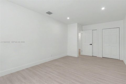 House in Dania Beach, Florida 2 bedrooms, 78.97 sq.m. № 2062693 - photo 24