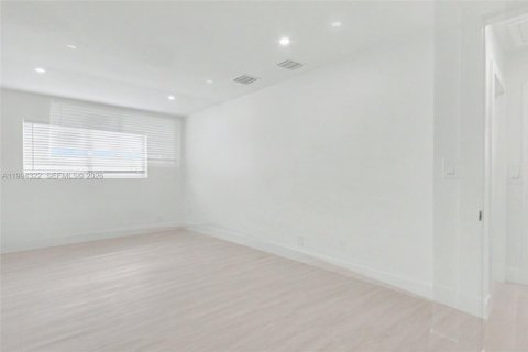 House in Dania Beach, Florida 2 bedrooms, 78.97 sq.m. № 2062693 - photo 22