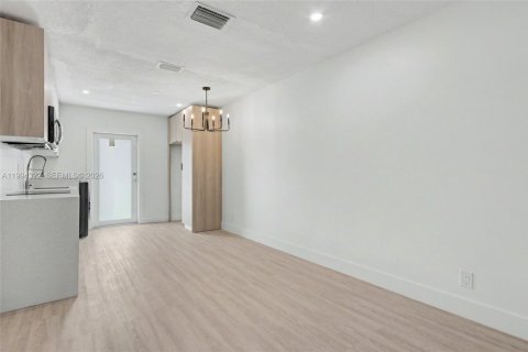 House in Dania Beach, Florida 2 bedrooms, 78.97 sq.m. № 2062693 - photo 7