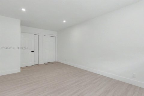 House in Dania Beach, Florida 2 bedrooms, 78.97 sq.m. № 2062693 - photo 23