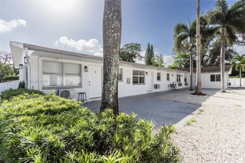 House in Dania Beach, Florida 2 bedrooms, 78.97 sq.m. № 2062693 - photo 2