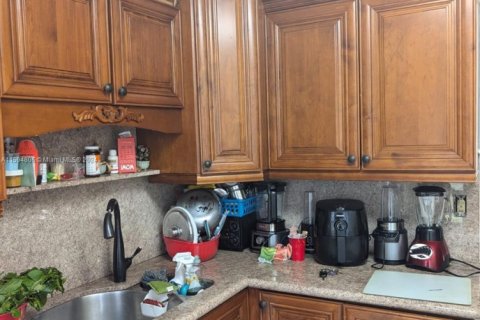Condo in Lauderhill, Florida, 2 bedrooms  № 1867146 - photo 7