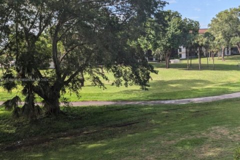 Condo in Lauderhill, Florida, 2 bedrooms  № 1867146 - photo 12
