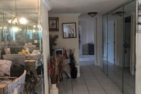 Condo in Lauderhill, Florida, 2 bedrooms  № 1867146 - photo 8