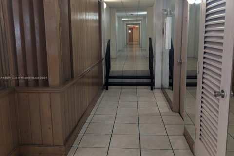 Condo in Lauderhill, Florida, 2 bedrooms  № 1867146 - photo 24