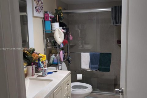 Condo in Lauderhill, Florida, 2 bedrooms  № 1867146 - photo 15