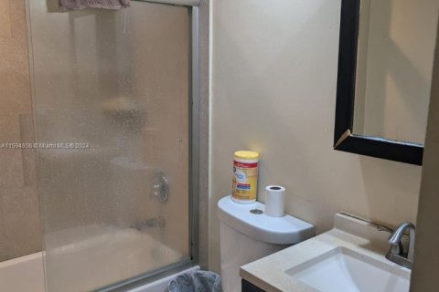 Condo in Lauderhill, Florida, 2 bedrooms  № 1867146 - photo 16