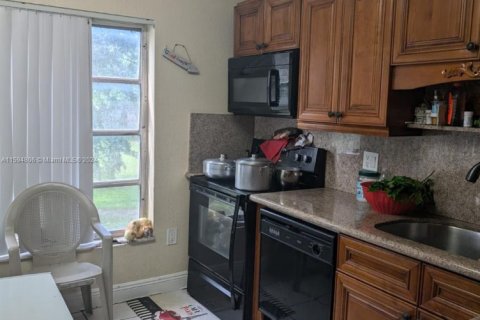 Condo in Lauderhill, Florida, 2 bedrooms  № 1867146 - photo 5