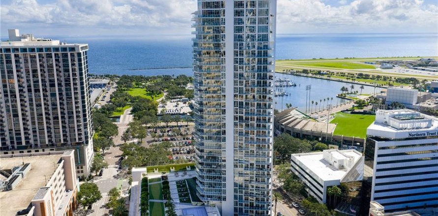 Condo à Saint Petersburg, Floride, 2 chambres  № 2108148