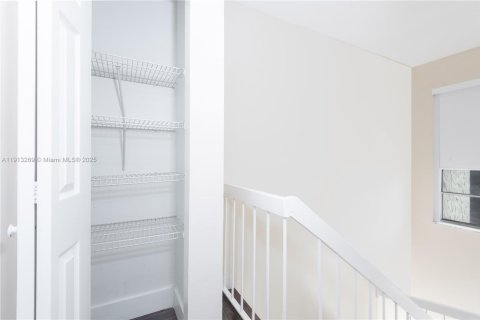 Купить кондоминиум в Майами, Флорида 2 спальни, 90.3м2, № 1969587 - фото 20