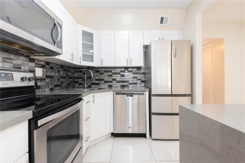 Купить кондоминиум в Майами, Флорида 2 спальни, 90.3м2, № 1969587 - фото 4