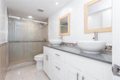 Купить кондоминиум в Майами, Флорида 2 спальни, 90.3м2, № 1969587 - фото 15