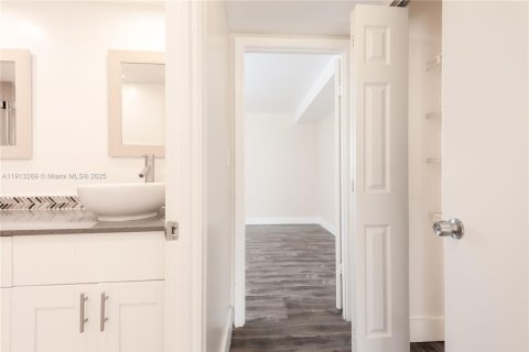 Купить кондоминиум в Майами, Флорида 2 спальни, 90.3м2, № 1969587 - фото 21