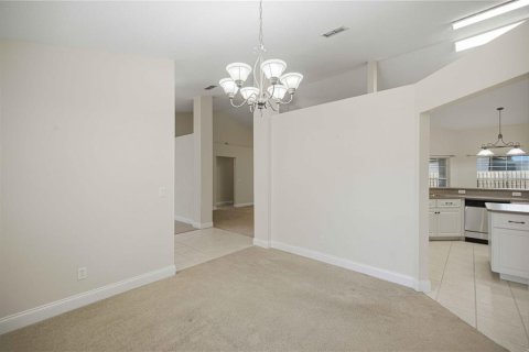 Casa en venta en Belleview, Florida, 4 dormitorios, 201.97 m2 № 2152299 - foto 18