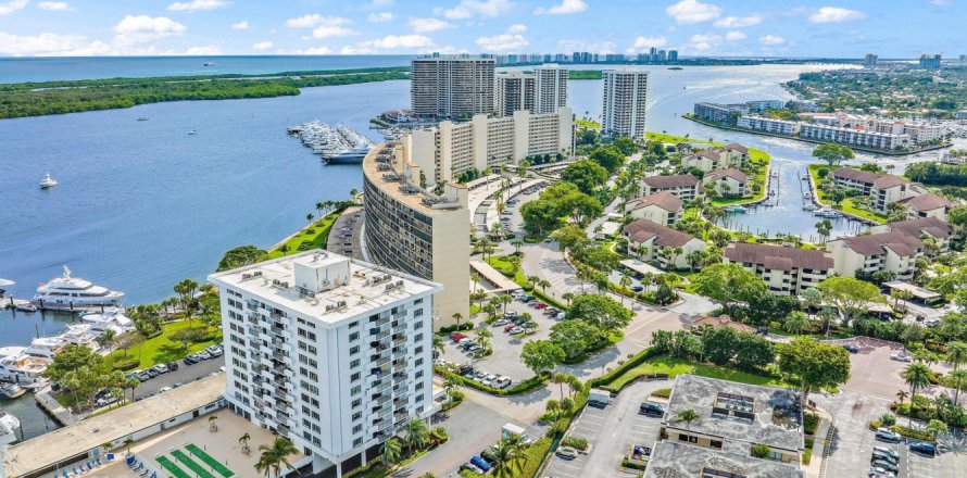 Condo in North Palm Beach, Florida, 1 bedroom № 1024314
