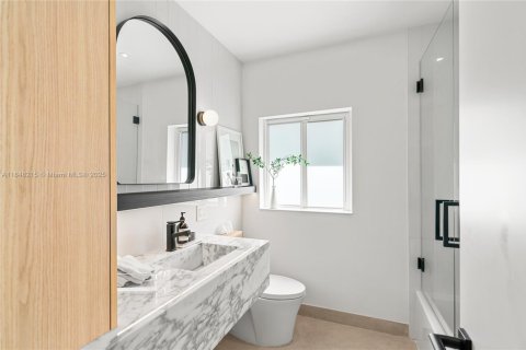 House in Miami Shores, Florida 3 bedrooms, 156.54 sq.m. № 1850829 - photo 2