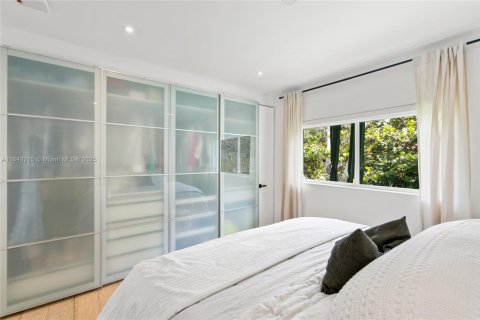 House in Miami Shores, Florida 3 bedrooms, 156.54 sq.m. № 1850829 - photo 17