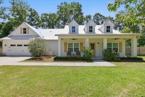 House in Trenton, Florida 4 bedrooms, 281.22 sq.m. № 1914382 - photo 1