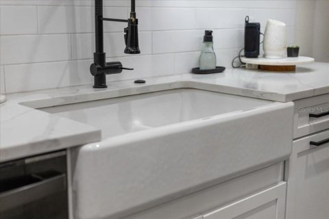 House in Trenton, Florida 4 bedrooms, 281.22 sq.m. № 1914382 - photo 9