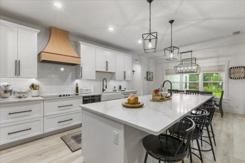 House in Trenton, Florida 4 bedrooms, 281.22 sq.m. № 1914382 - photo 2