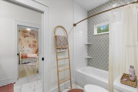 House in Trenton, Florida 4 bedrooms, 281.22 sq.m. № 1914382 - photo 30