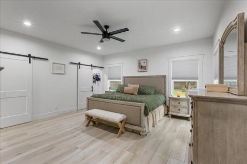 House in Trenton, Florida 4 bedrooms, 281.22 sq.m. № 1914382 - photo 21