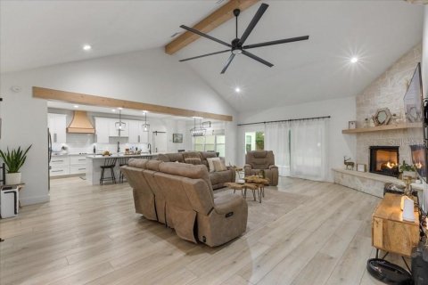 House in Trenton, Florida 4 bedrooms, 281.22 sq.m. № 1914382 - photo 14