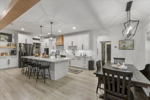 House in Trenton, Florida 4 bedrooms, 281.22 sq.m. № 1914382 - photo 8