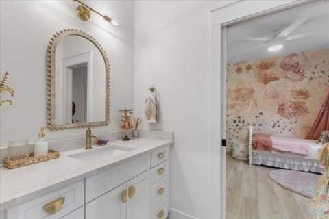 House in Trenton, Florida 4 bedrooms, 281.22 sq.m. № 1914382 - photo 29